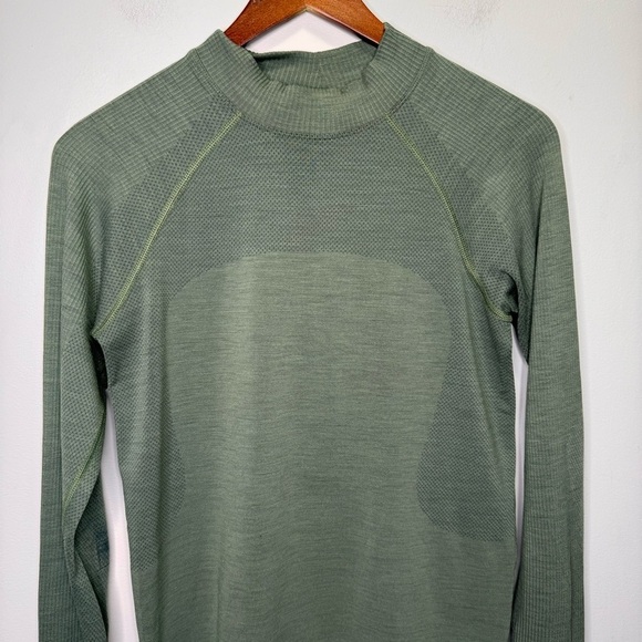 Lululemon Keep the Heat Thermal Long Sleeve Shirt Size Medium - Picture 5 of 13